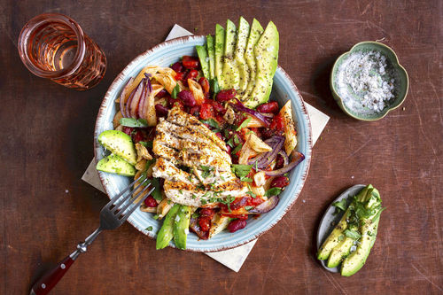 Hähnchen-Pasta „Mexiko“ mit Avocado und Bohnen