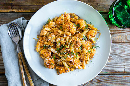 RS Blumenkohl-Käse-Pasta mit veganem Huhn mit Tomaten-Oliven-Pesto und Dill