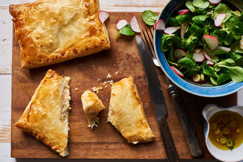 Räucherforelle in Blätterteig mit Radieschen-Feldsalat