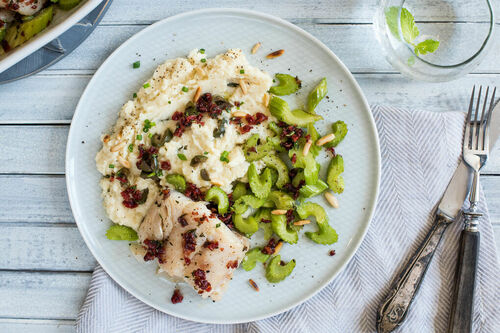 Seelachs mit Cranberry-Öl dazu Sellerie-Oliven-Püree