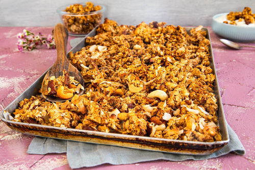 RS Ananas-Kokos-Granola mit Datteln, Cashews und Pekannüssen