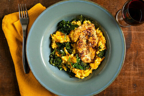 Gebratene Hähnchenbrust mit Kürbis-Risotto und Cavolo Nero
