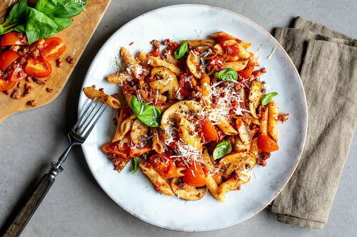 Champignon-Speck-Penne mit Kirschtomaten und Käse