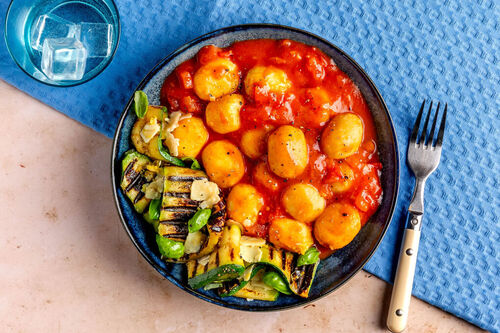 RS Käse-Gnocchi mit Tomaten-Thymian-Sauce dazu gegrillte Zucchini mit Käse