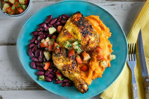 RS Hähnchenschenkel mit Ananasmojo dazu Süßkartoffelpüree und Tomatensalsa