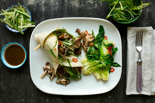 RS Scharfe Asia-Hähnchen-Wraps mit Hoisinsauce und Pak Choi