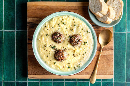 Sellerie-Lauch-Suppe mit Trüffelöl und vegetarischen Hackbällchen