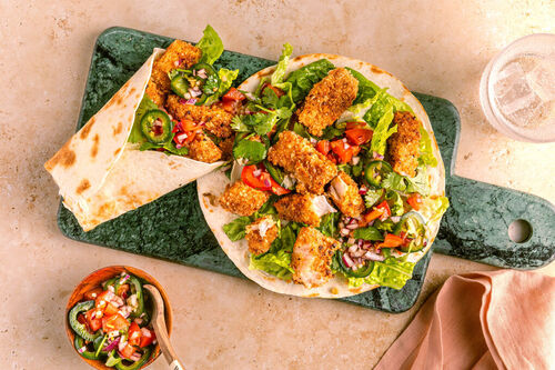 Mexikanische Fisch-Wraps mit Pico de gallo und Romanasalat