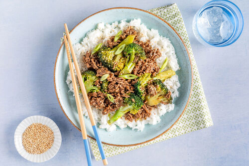 Asiatische Rinderhackpfanne mit Brokkoli und Jasminreis