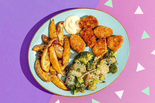 Fischnuggets mit Brokkoligratin dazu Kartoffelspalten aus dem Ofen