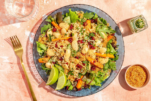 Bohnensalat mit Vollkornreis und Kokos mit gebackenen Karotten und Cranberrys
