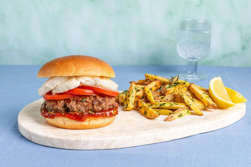 Italienischer Burger mit Bio-Rinderhack mit Mozzarella und Gremolata-Pommes