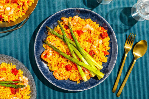Garnelen-Chorizo-Paella mit grünem Spargel fruchtig-fein mit Safran und Tomate