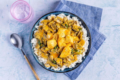 Champignon-Fisch-Curry mit Kokosmilch und Thai-Basilikum