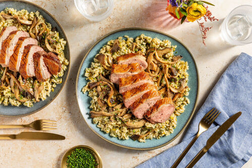 Zarte Entenbrust mit Pilzsauce auf cremigem Kräuterrisotto