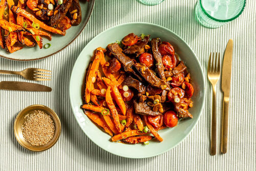 Asia-Steak-Wok mit Bio-Rind und pikanten Süßkartoffelpommes