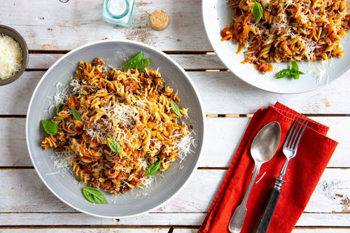 RS Schnelle Rinder-Bolognese mit Karotten und frischem Basilikum