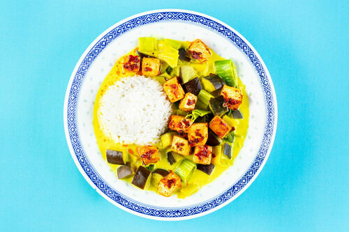 Indonesischer Tofu-Gemüse-Topf mit duftigem Basmatireis