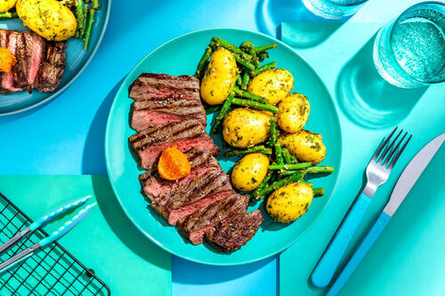 Gegrilltes Rindersteak mit Cajun-Butter an Chimichurri-Kartoffelsalat mit Bohnen