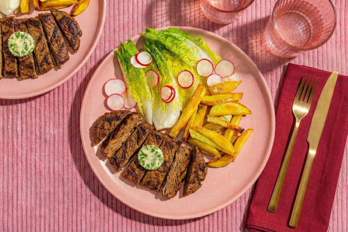 Veggie-Steak frites mit Schnittlauchbutter und Romana-Radieschen-Salat
