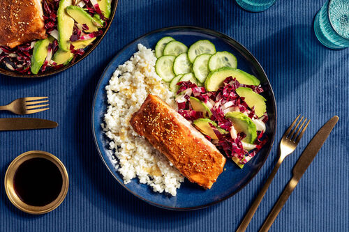 Feiner Miso-Lachs mit Sushireis und Chicorée-Limetten-Salat