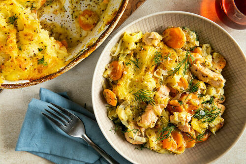 Gemüse-Lachs-Auflauf überbacken mit Kartoffel-Käse-Püree