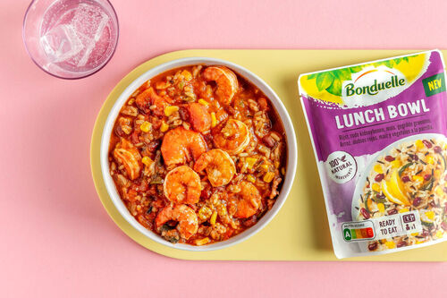 Schnelle Garnelen-Jambalaya-Bowl mit Bohnen, Reis und pikanter Sauce