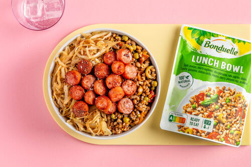 Gebratene Rauchwurst mit Dinkel und Weißkohl