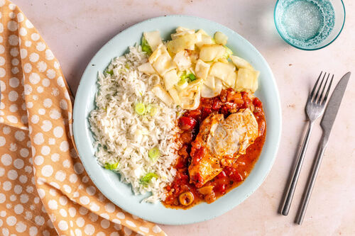 Bio-Hähnchenbrust in Auberginen-Oliven-Sauce mit Weißkohl und Lauchzwiebelreis