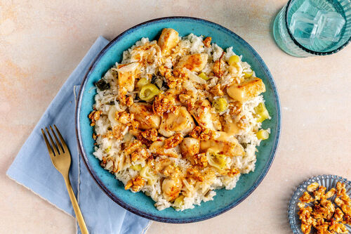 Hähnchen mit karamellisierten Walnüssen und gebratenem Reis mit Lauch