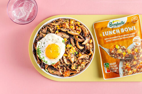 Quinoa-Pilz-Bowl mit Spiegelei würzig-fein mit Miso und Schnittlauch