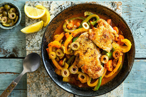 Hähnchen-Tajine mit Oliven Low Carb mit Paprika, Karotte und Zitrone
