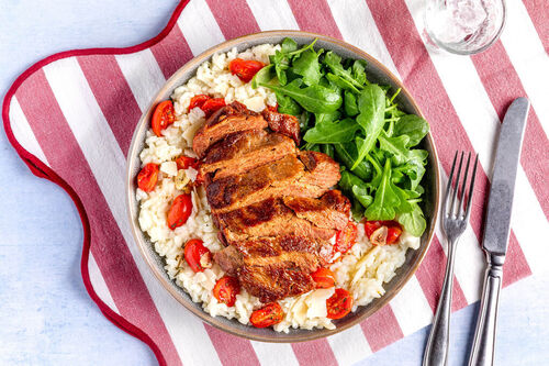 Risotto mit Veggie-Steak und gerösteten Rosmarin-Tomaten