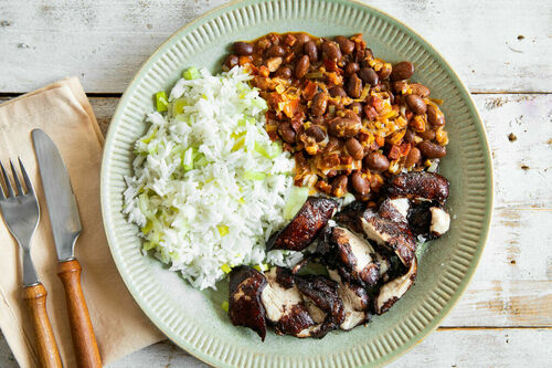 Gebackene Hähnchenkeulen mit Kakao dazu Borlottibohnen mit Chorizo und Reis