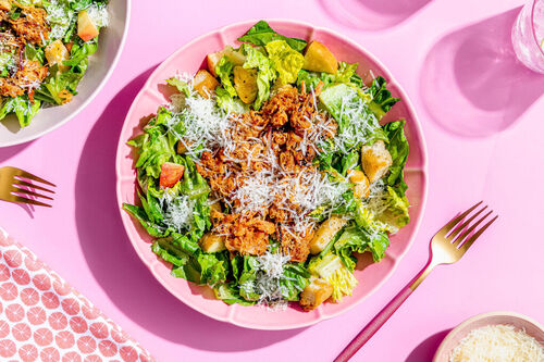 RS Apfel-Romana-Salat mit Pulled Chicken mit würzigem Käse und Croûtons
