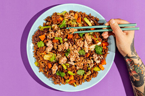 Thunfisch-Bratreis indonesische Art würzig-fein mit Ketjap Manis und Koriander