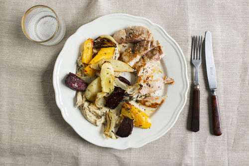 Schweinerücken mit Röstgemüse und weißem Bohnenpüree