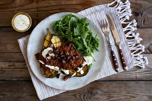 Marokkanische Aubergine mit Linsen, Rucola und Joghurt
