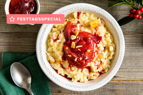 Dänischer Milchreis mit Mandelkrokant und Pflaumenkompott