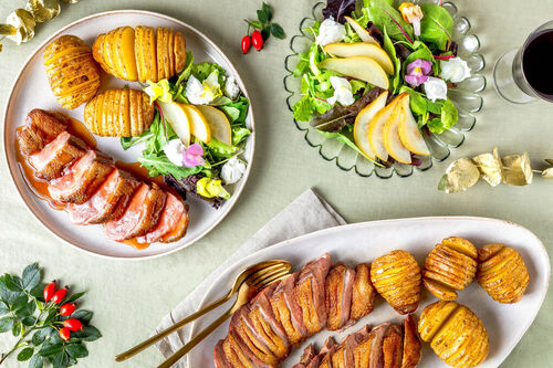 Entenbrust an Birnensalat mit Ziegenkäse dazu Hasselback-Kartoffeln mit Trüffelpulver