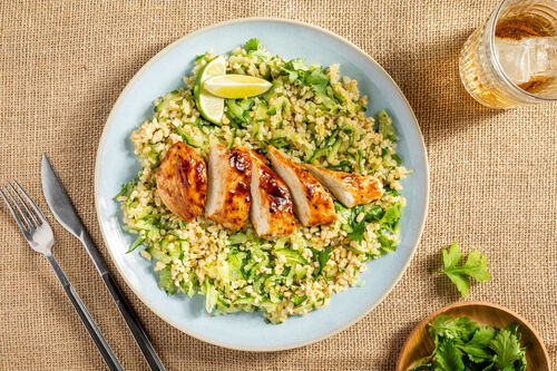 Bio-Hähnchen mit Teriyakiglasur dazu Gurken-Limetten-Bulgur