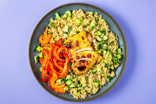 Ofengebackene Falafeln mit Paprika an frischem Gurken-Minze-Couscous