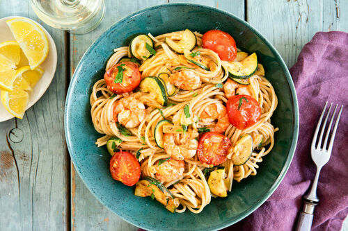 Garnelen-Käse-Spaghetti mit Kirschtomaten und Zucchini