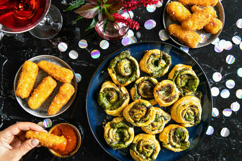 Special: Halloumi-Fries mit Aprikosendip & Miniböreks mit Spinat und Käse