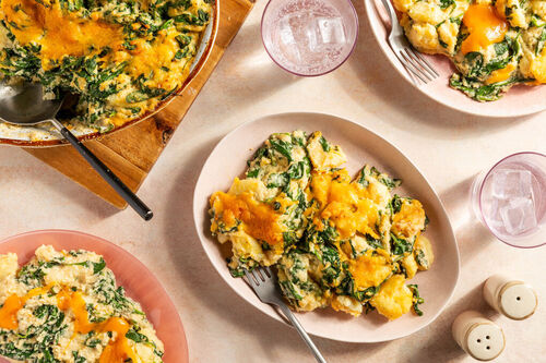 Cremiger Gnocchi-Spinat-Auflauf mit Blumenkohl-Käse-Sauce