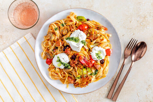 RS Ricotta-Hackfleisch-Pasta mit buntem Gemüse und Basilikumcreme