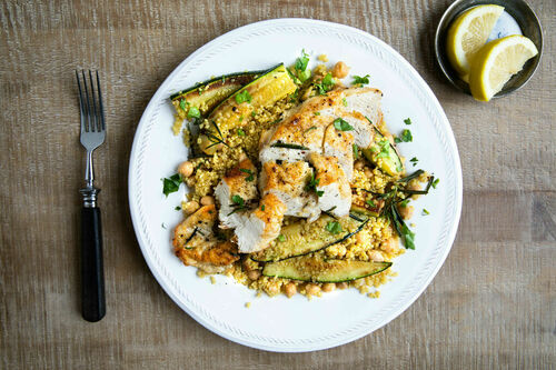 Orientalisches Hähnchen mit Zucchini-Quinoa-Salat