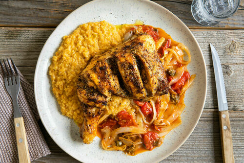 Hähnchenkeule Low Carb mit Chicorée auf rotem Linsenpüree