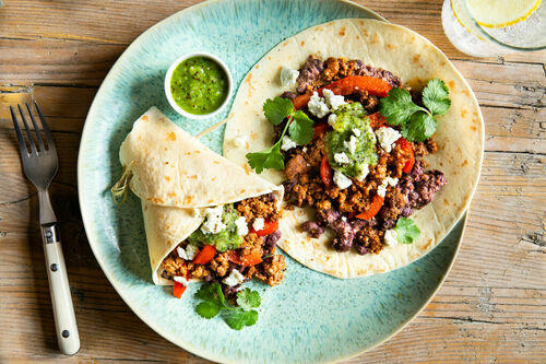 Tortillas mit Rinderhack und Bohnenmus dazu Kiwisalsa mit Koriander und Limette
