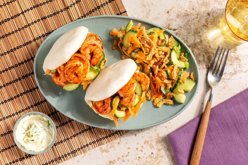 Indonesische Garnelen-Baos mit Sambal Badjak dazu Gurken-Karotten-Salat mit Röstzwiebeln